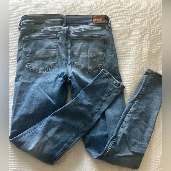 American Eagle next level stretch medium wash skinny jean jegging size 6 - Picture 2 of 3